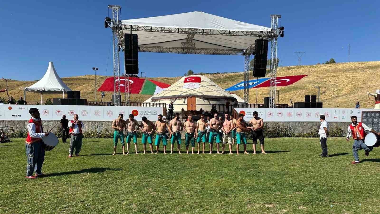 KAHRAMANMARAŞ BÜYÜKŞEHİR BELEDİYESİ AHLAT İLÇESİNDE YÖRESEL LEZZETLERİ TANITTI