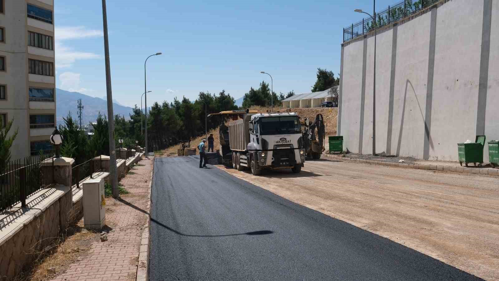KAHRAMANMARAŞ ONİKİŞUBAT BELEDİYESİ YOLLARI MODERNİZE EDİYOR