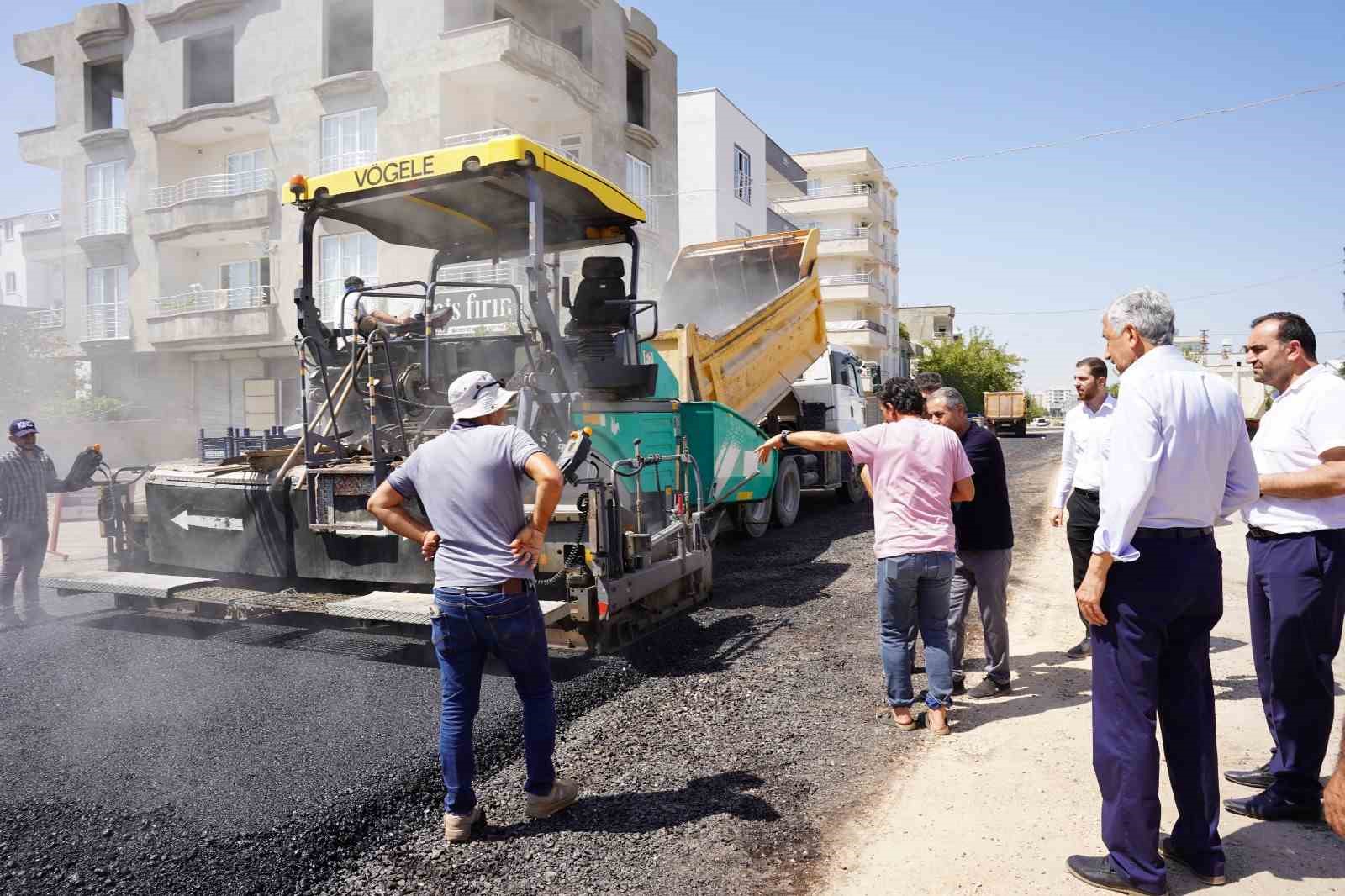 KAHTA BELEDİYESİ KURTULUŞ CADDESİ’Nİ ASFALTLIYOR