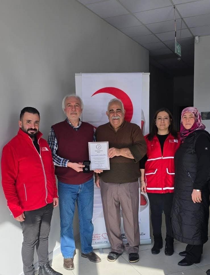 KAMİL SARAÇOĞLU'NA TÜRK KIZILAYI'NDAN ÖDÜL
