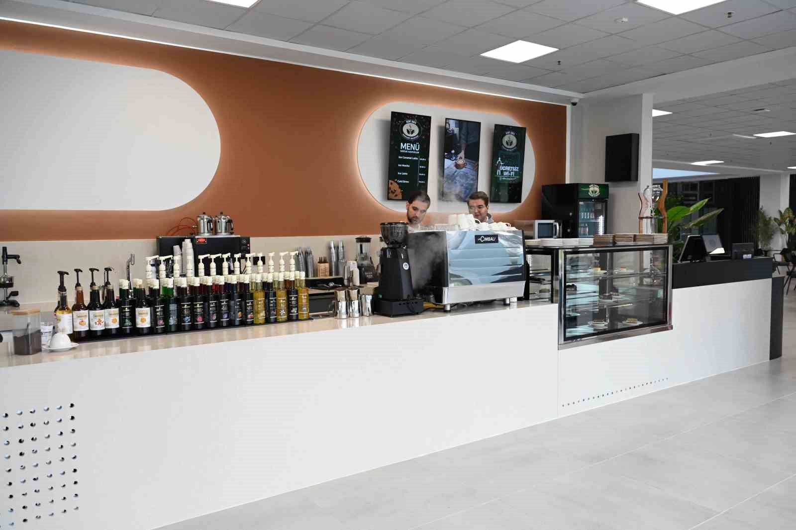 KARACABEY BELEDİYESİ, KENT CAFE AÇILIŞI İLE SOSYAL HAYATA YENİ BİR SOLUK GETİRİYOR