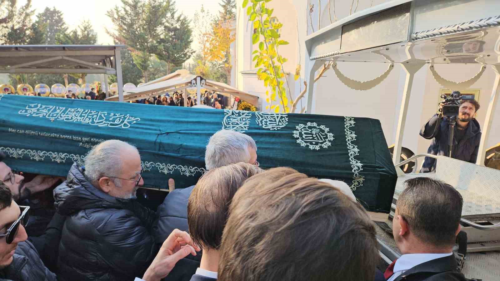 KARACİĞER NAKLİNİN ÖNCÜSÜ PROF. DR. MÜNCİ KALAYOĞLU SON YOLCULUĞUNA UĞURLANDI