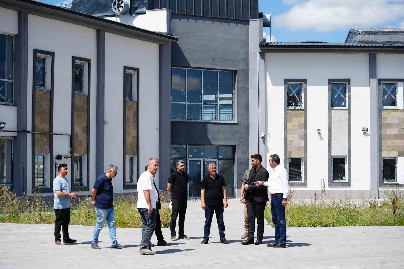 KARS BELEDİYE BAŞKANI ÖTÜKEN SENGER, YENİ OTOGAR İNCELEMELERİNDE BULUNDU