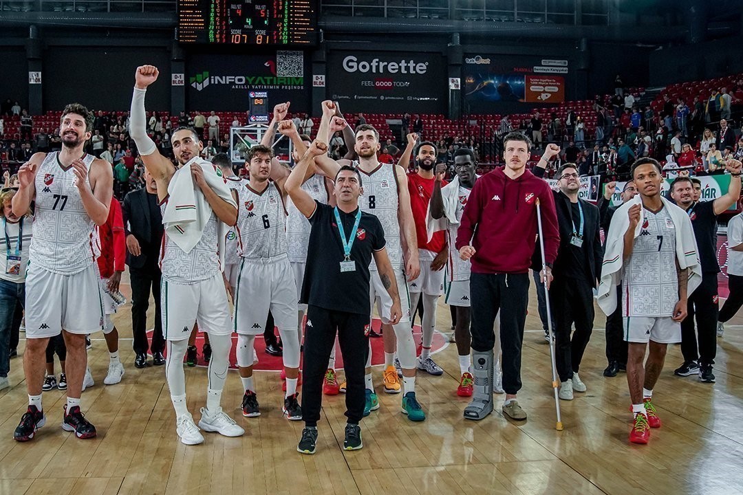 KARŞIYAKA, BASKETBOL ŞAMPİYONLAR LİGİ C GRUBU'NDA FRANSA'DA MÜCADELE EDECEK