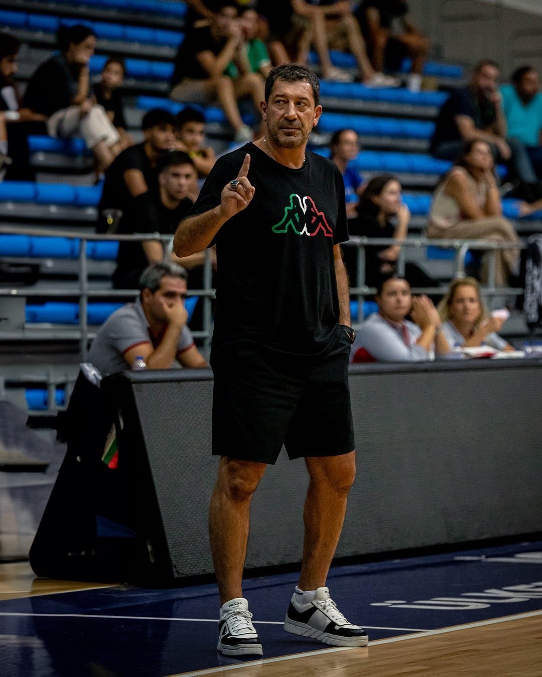 KARŞIYAKA, MERKEZEFENDİ BASKETBOL'U EVİNDE MAĞLUP ETTİ