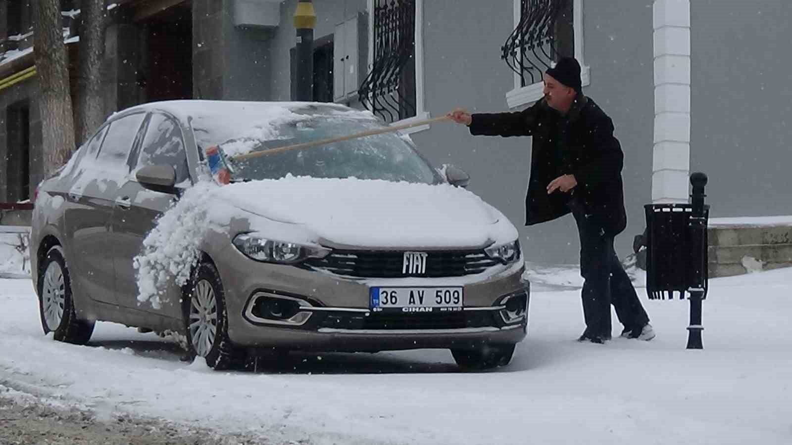 KARS'TA KAR YAĞIŞI DEVAM EDİYOR