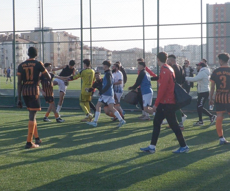 KAYSERİ 1. AMATÖR KÜME MAÇINDA OLAYLAR ÇIKTI