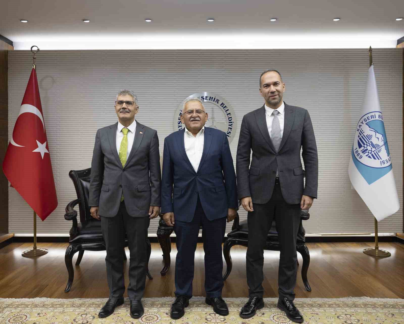 KAYSERİ BÜYÜKŞEHİR BELEDİYE BAŞKANI DR. MEMDUH BÜYÜKKILIÇ, NİĞDE VALİSİ VE BELEDİYE BAŞKANI İLE MEHMETÇİK VAKFI GENEL MÜDÜRÜNÜ AĞIRLADI