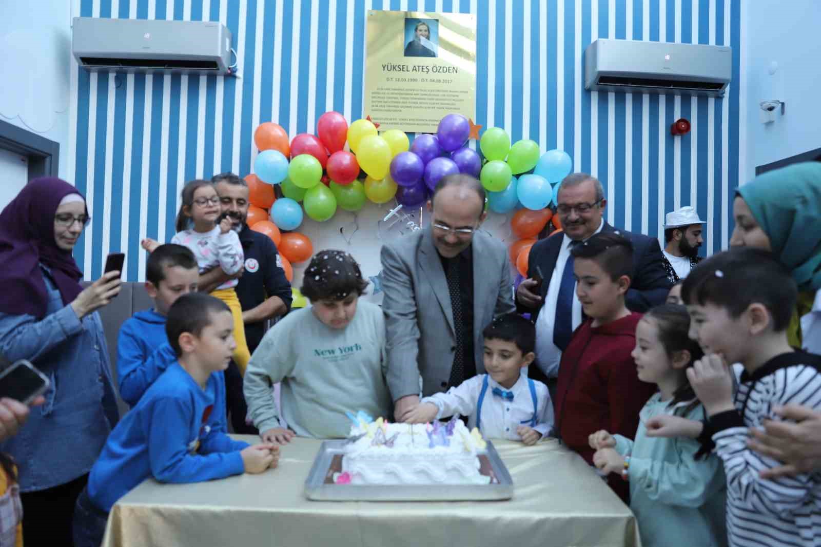 KAYSERİ BÜYÜKŞEHİR BELEDİYESİ ÖZEL ÇOCUKLARA TOPLU DOĞUM GÜNÜ ETKİNLİĞİ DÜZENLEDİ