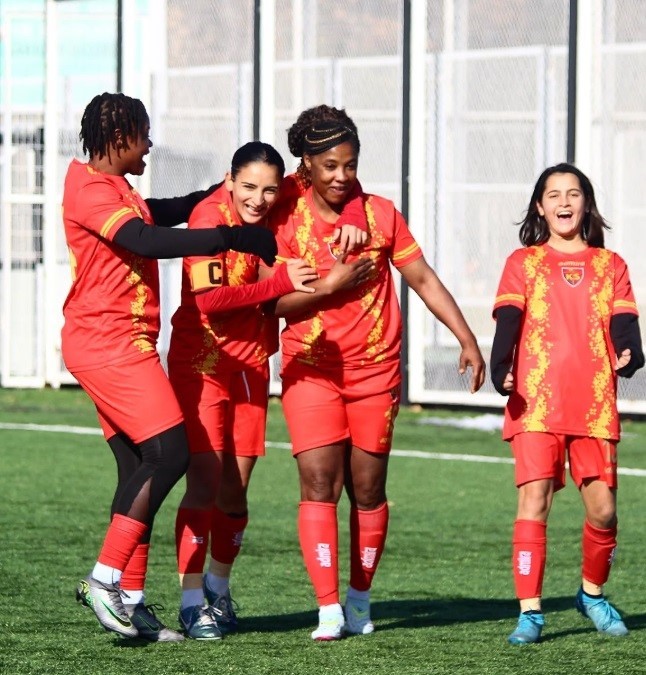 KAYSERİ KADIN FUTBOL TAKIMI GRUP LİDERLİĞİNİ HEDEFLİYOR