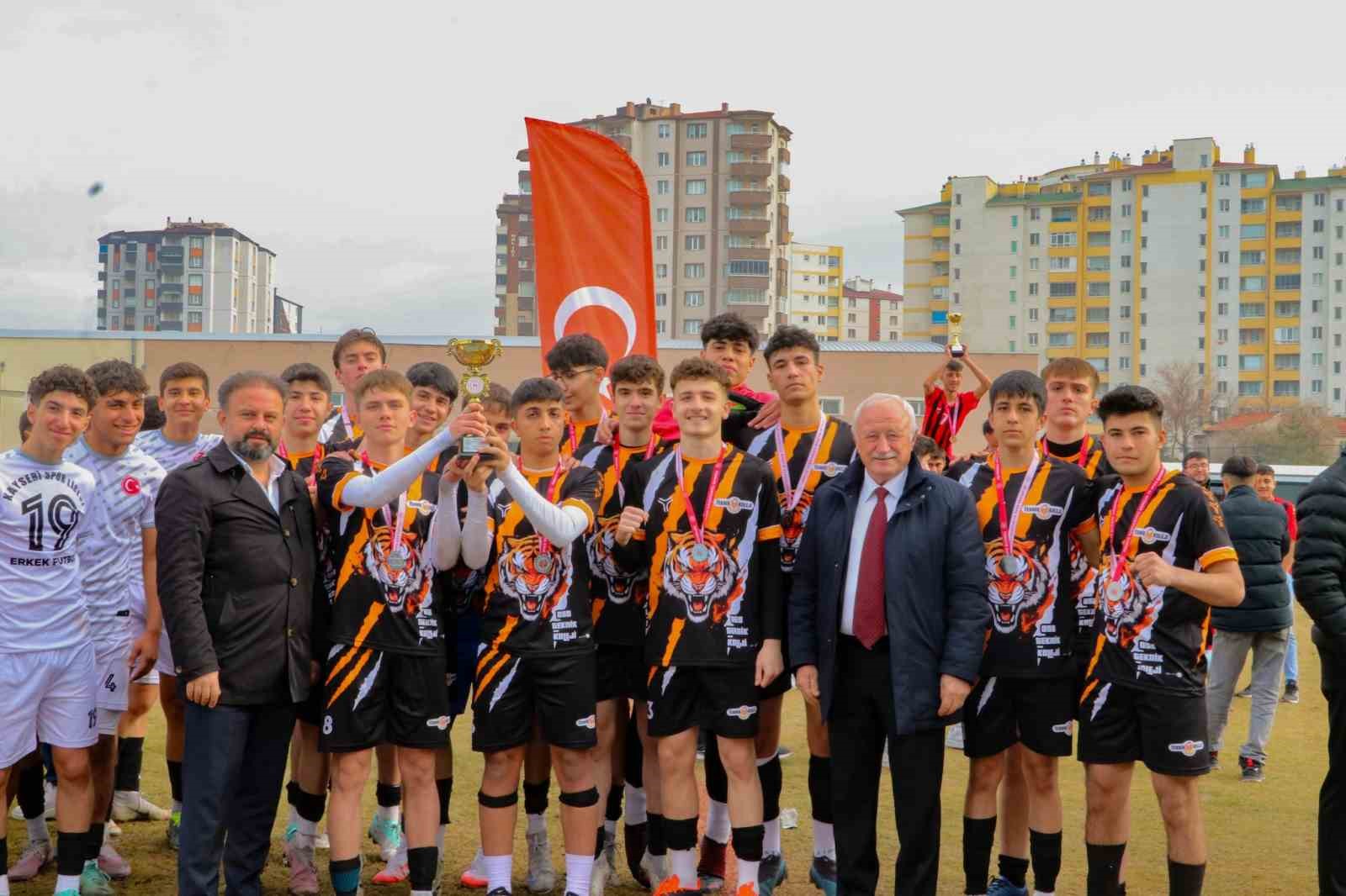 KAYSERİ OKUL SPORLARI FUTBOL GENÇLER A ERKEKLER İL BİRİNCİLİĞİ MÜSABAKALARI SONUÇLANDI!