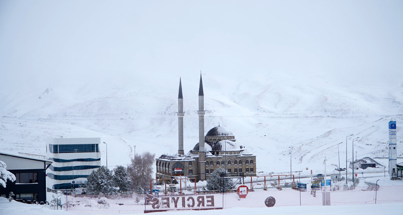 KAYSERİ'DE KAR YAĞIŞI ERCİYES'İ GÜLDÜRDÜ
