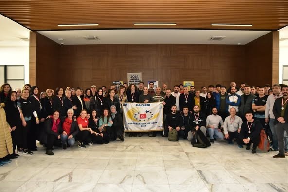 KAYSERİ’DE SAĞLIK İÇİN KULAÇ AT YARIŞMASI TAMAMLANDI