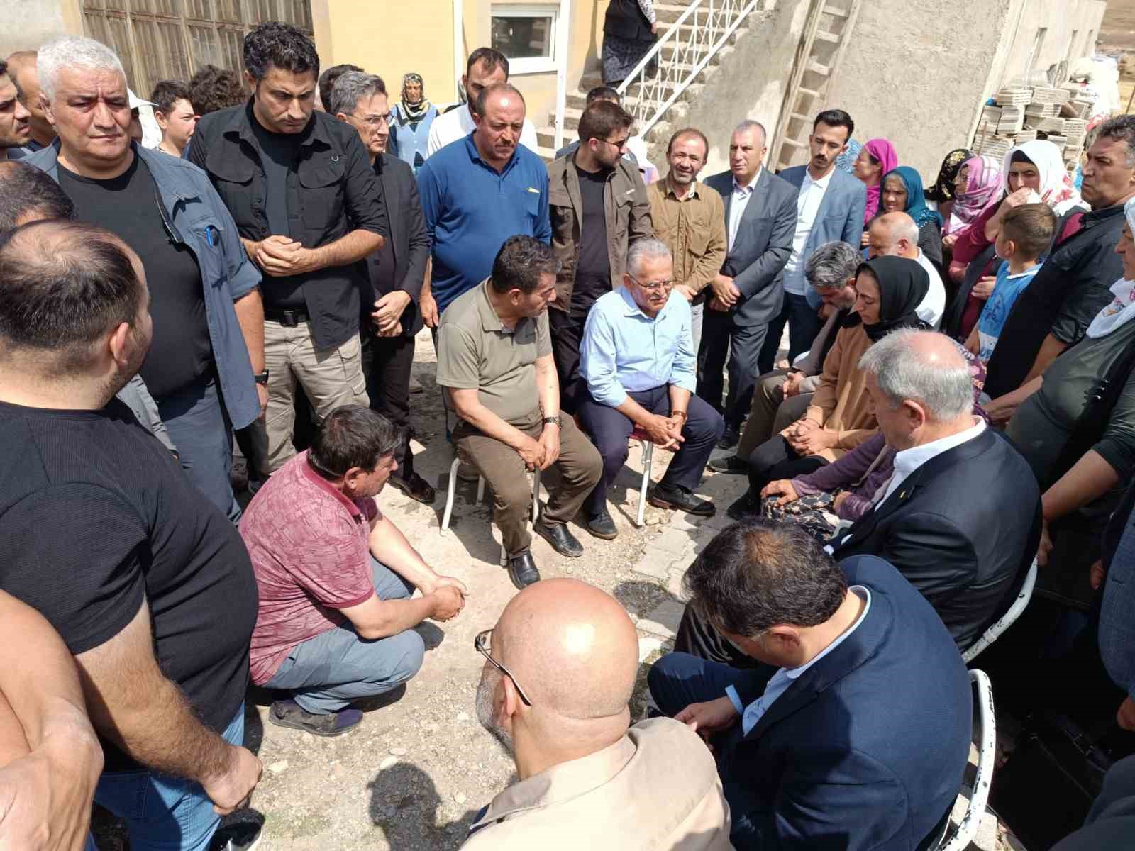 KAYSERİ’DE SEL FELAKETİNDE HAYATINI KAYBEDEN AİLENİN YANINDA BÜYÜK DESTEK