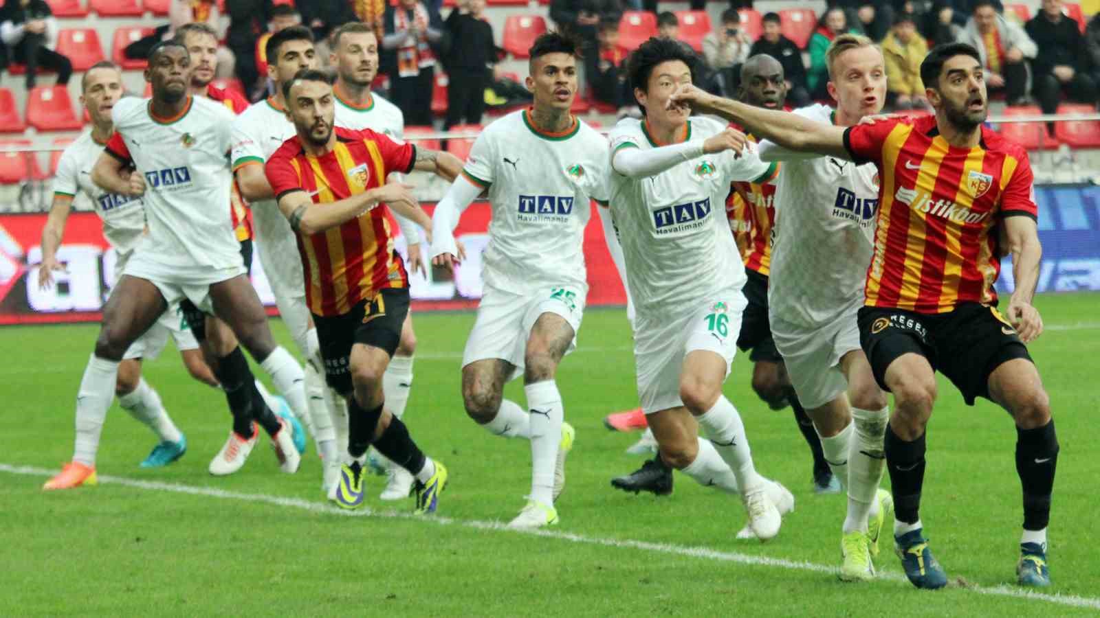 KAYSERİSPOR, ALANYASPOR'U SAHASINDA MAĞLUP ETTİ