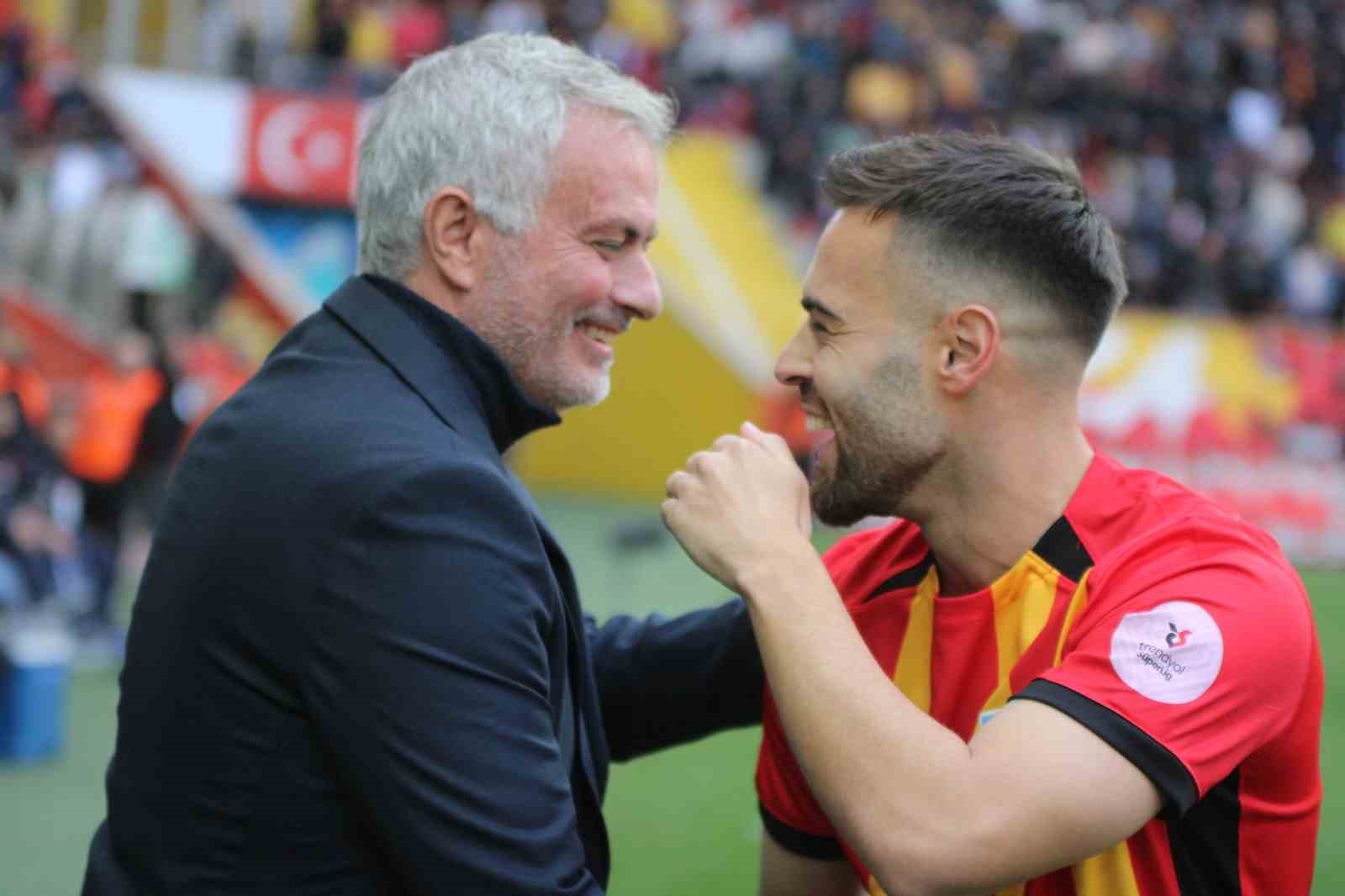 KAYSERİSPOR - FENERBAHÇE MAÇINDA İLK YARIDA FENERBAHÇE'NİN 2-0'LIK ÜSTÜNLÜĞÜ