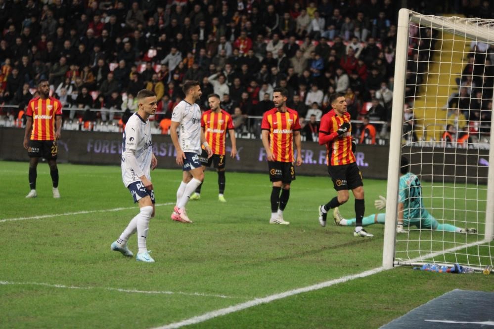 KAYSERİSPOR SÜPER LİG'DE SEZONUN EN FARKLI YENİLGİSİNİ ALDI
