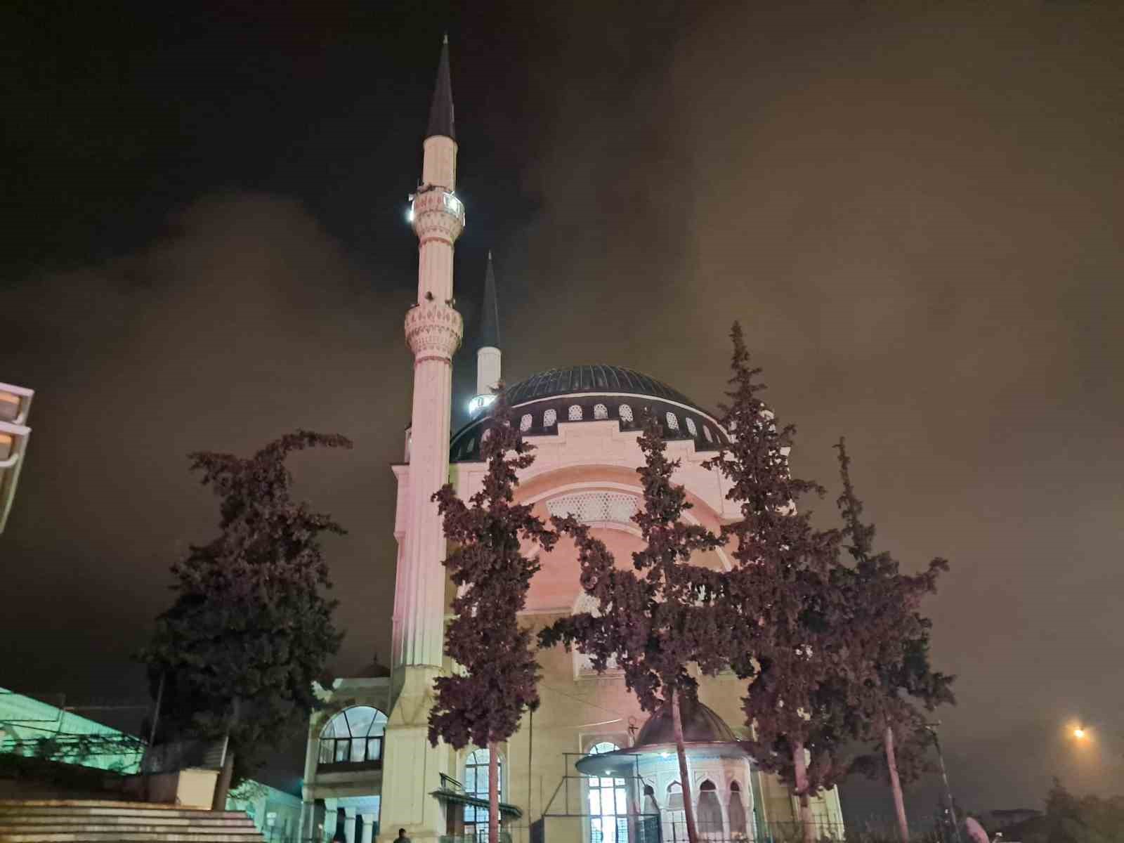 KİLİSLİLER BERAT KANDİLİ’NDE CAMİLERİ DOLDURDU