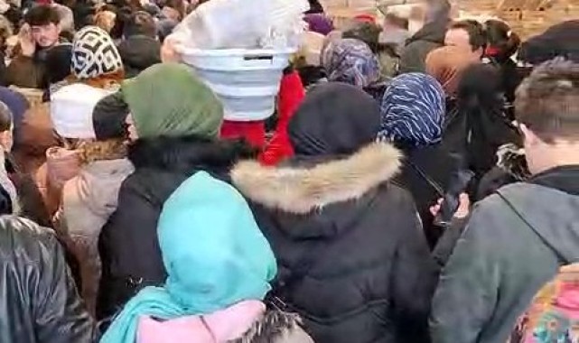 Kocaeli’de Açılan Mağazada İndirim Çılgınlığı