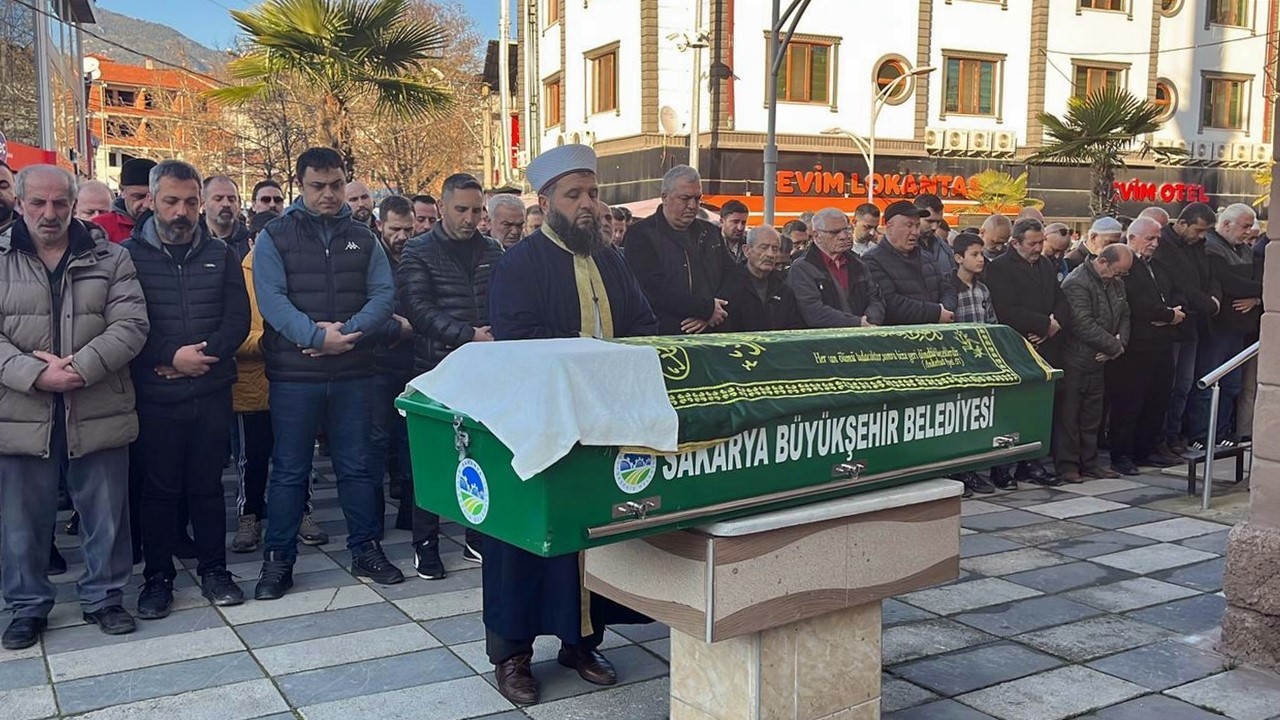 KOCAELİ'DE ALDATILMA MESELESİ SEBEBİYLE ÖLDÜRÜLEN ADAM SAKARYA'DA DEFNEDİLDİ