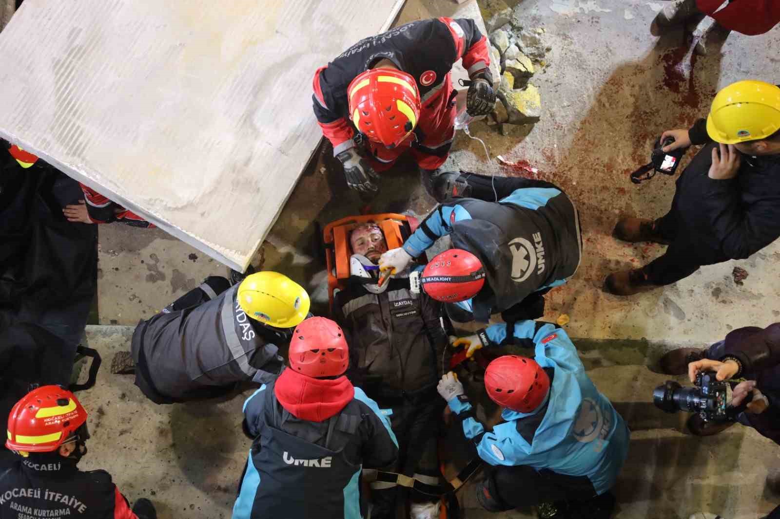 KOCAELİ'DE DEV DEPREM TATBİKATI GERÇEKLEŞTİRİLDİ