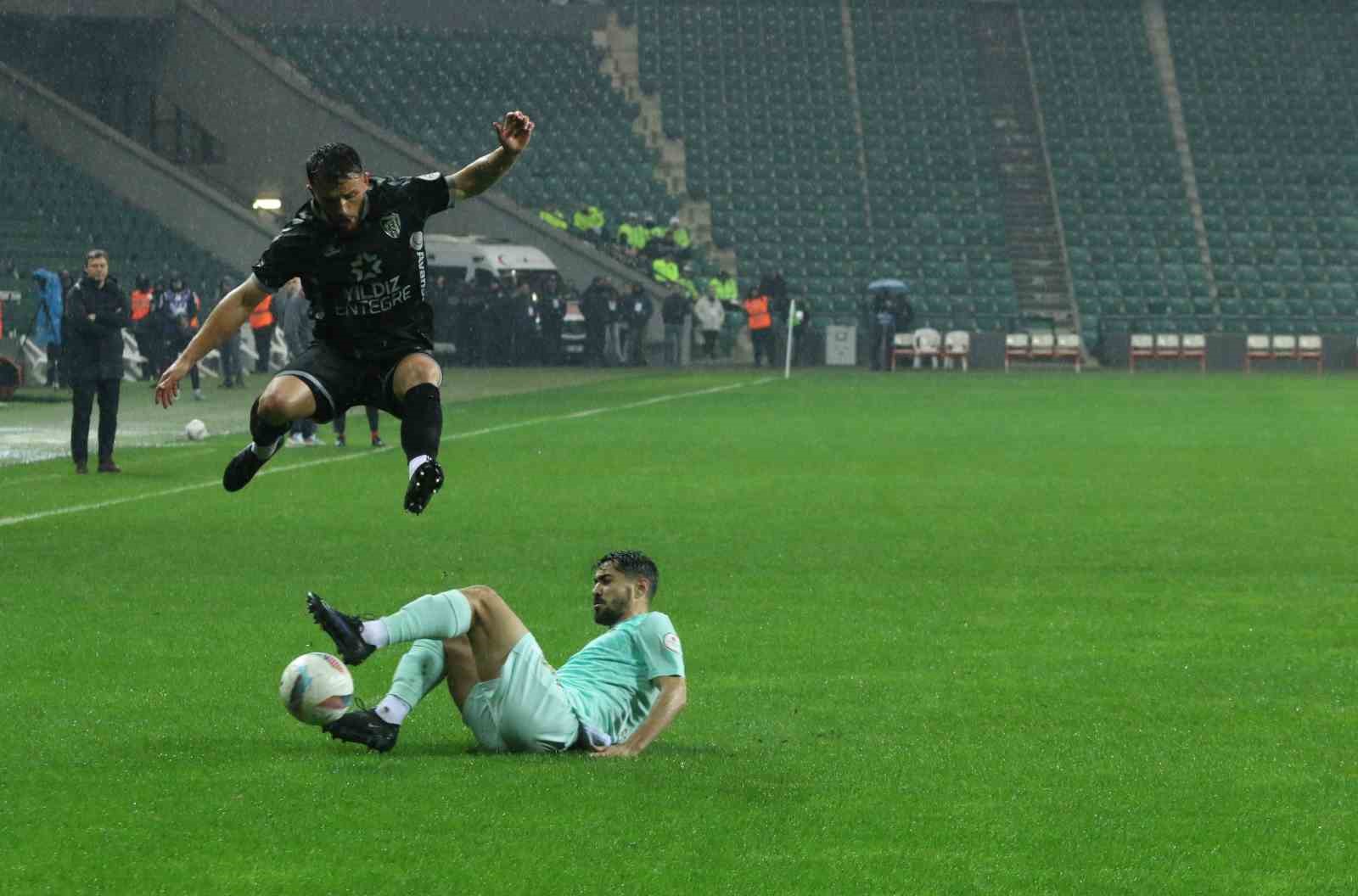 KOCAELİSPOR, ESENLER EROKSPOR'A MAĞLUP OLDU