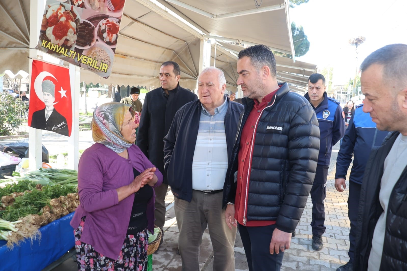 KOÇARLI BELEDİYE BAŞKANI ÖZGÜR ARICI ÜRETİCİ PAZARLARINI ZİYARET ETTİ