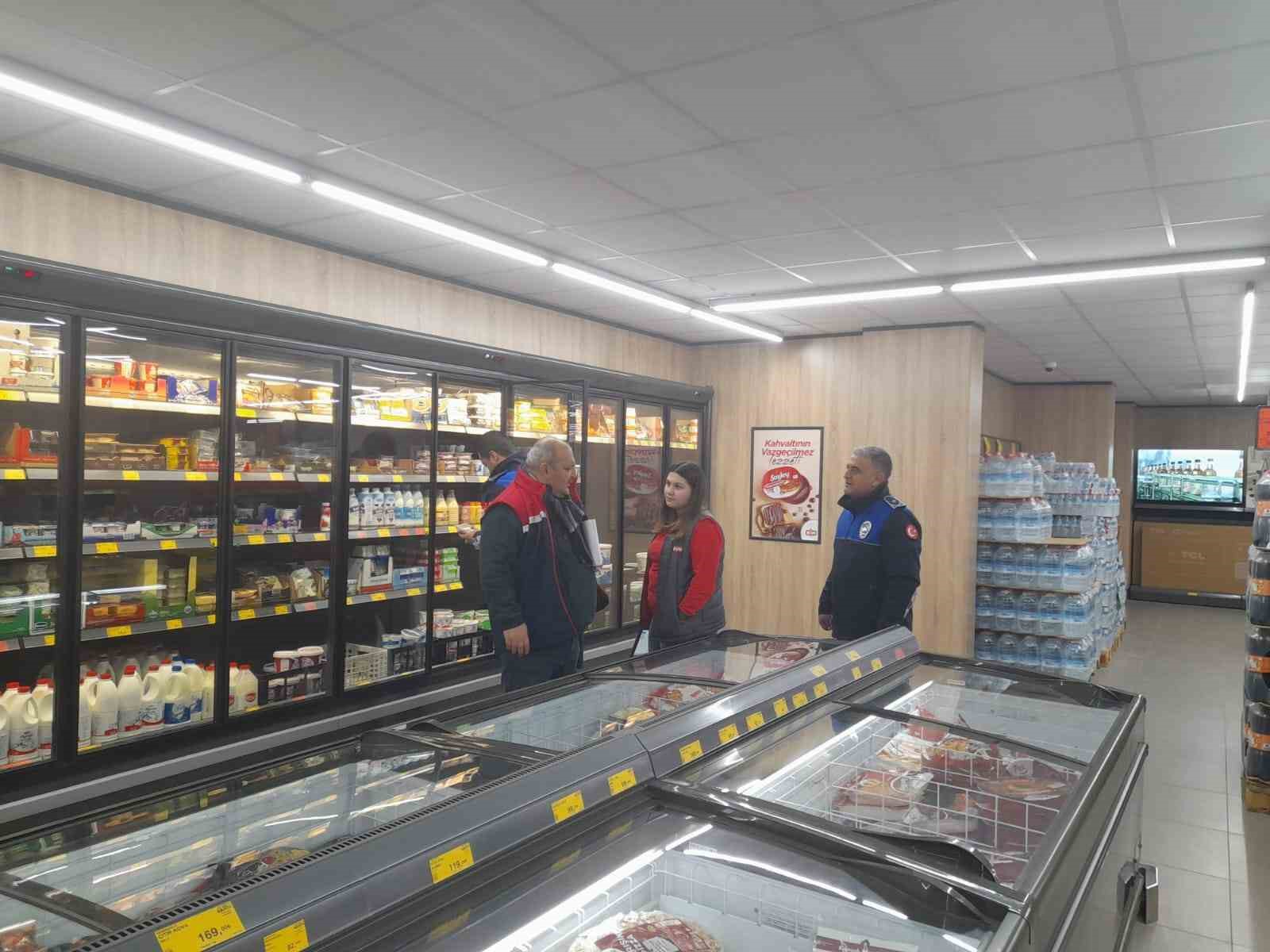 KOÇARLI İLÇESİNDE YENİ YIL ÖNCESİ İŞLETMELER DENETLENDİ
