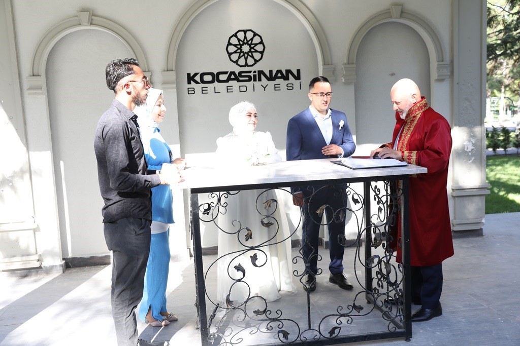KOCASİNAN BELEDİYESİ YENİ NİKAH SALONUNDA MUTLULUĞA VESİLE OLUYOR