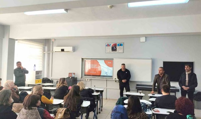 Köyceğiz Fen Lisesi’nde Geleceğin Sınıfı Laboratuvarı’nda Öğretmenlere Eğitim