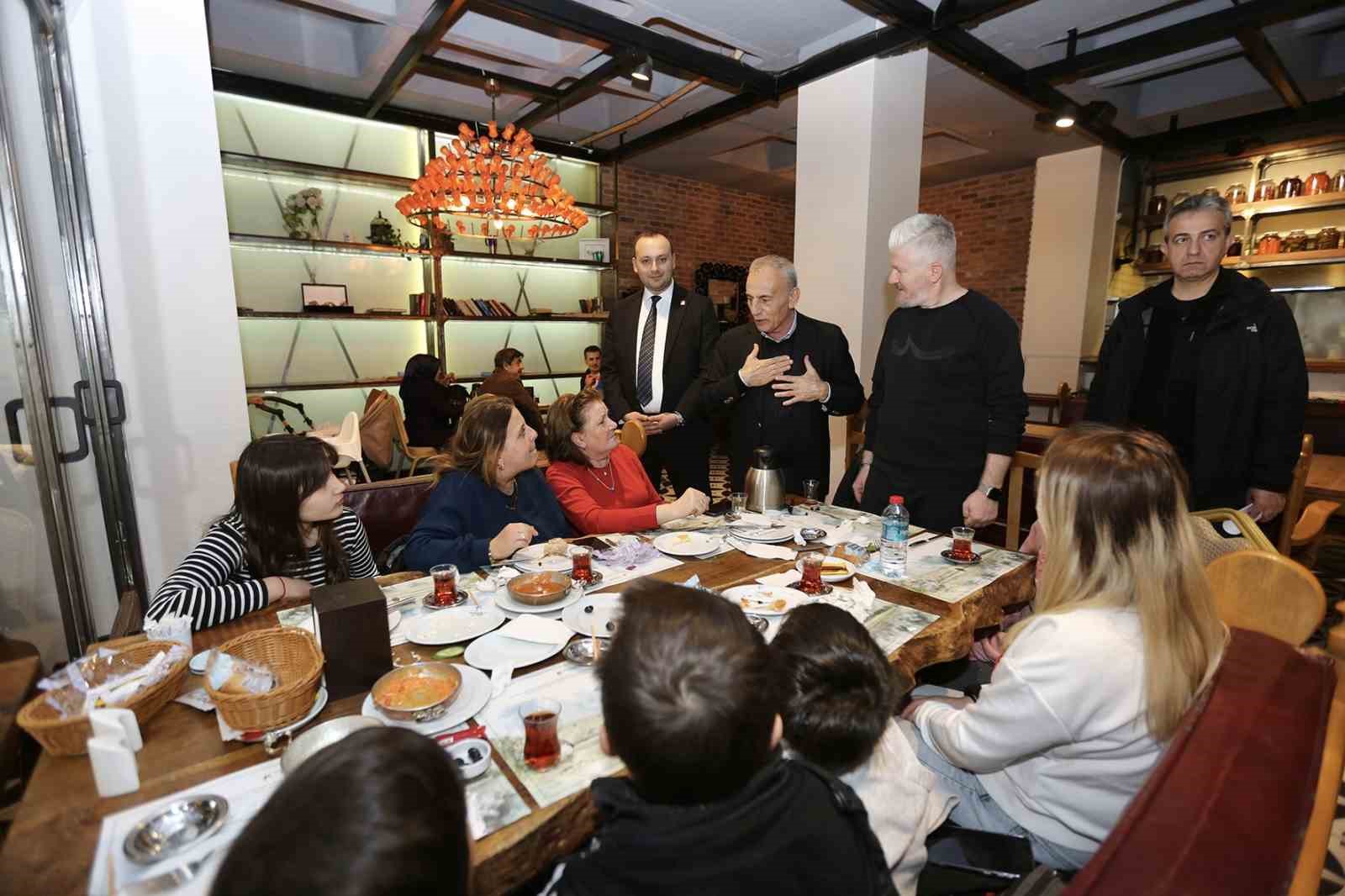 KÜÇÜKÇEKMECE BELEDİYESİ EMEKLİLER KAFETERYALARINDA ÇAY 1 TL!