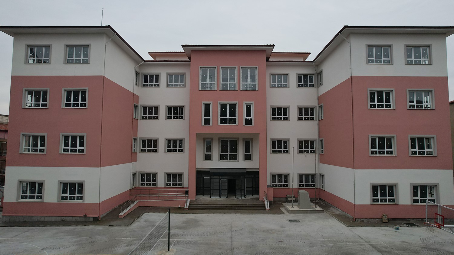 KULA İLÇESİNDE YIKILAN OKULLAR YENİDEN İNŞA EDİLDİ