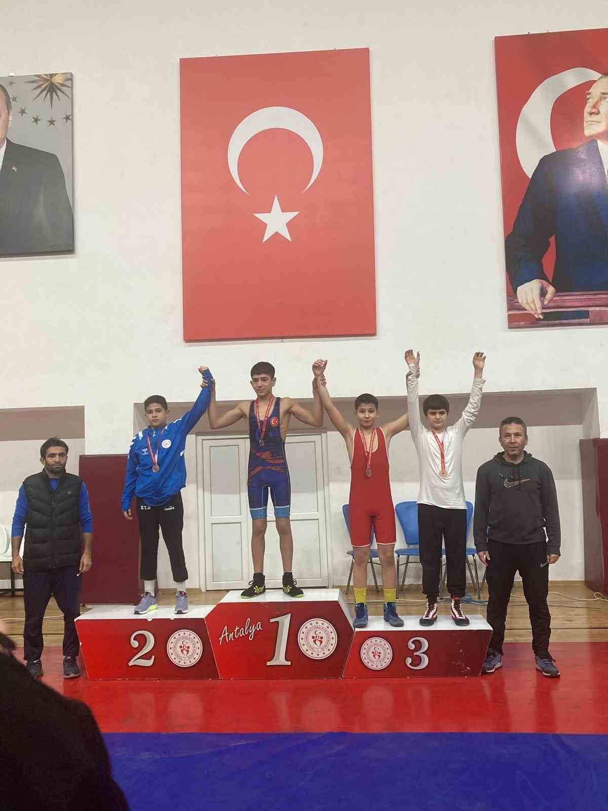 KUMLUCA DEMİRSPOR KULÜBÜ SPORCULARINDAN BAŞARILI PERFORMANS