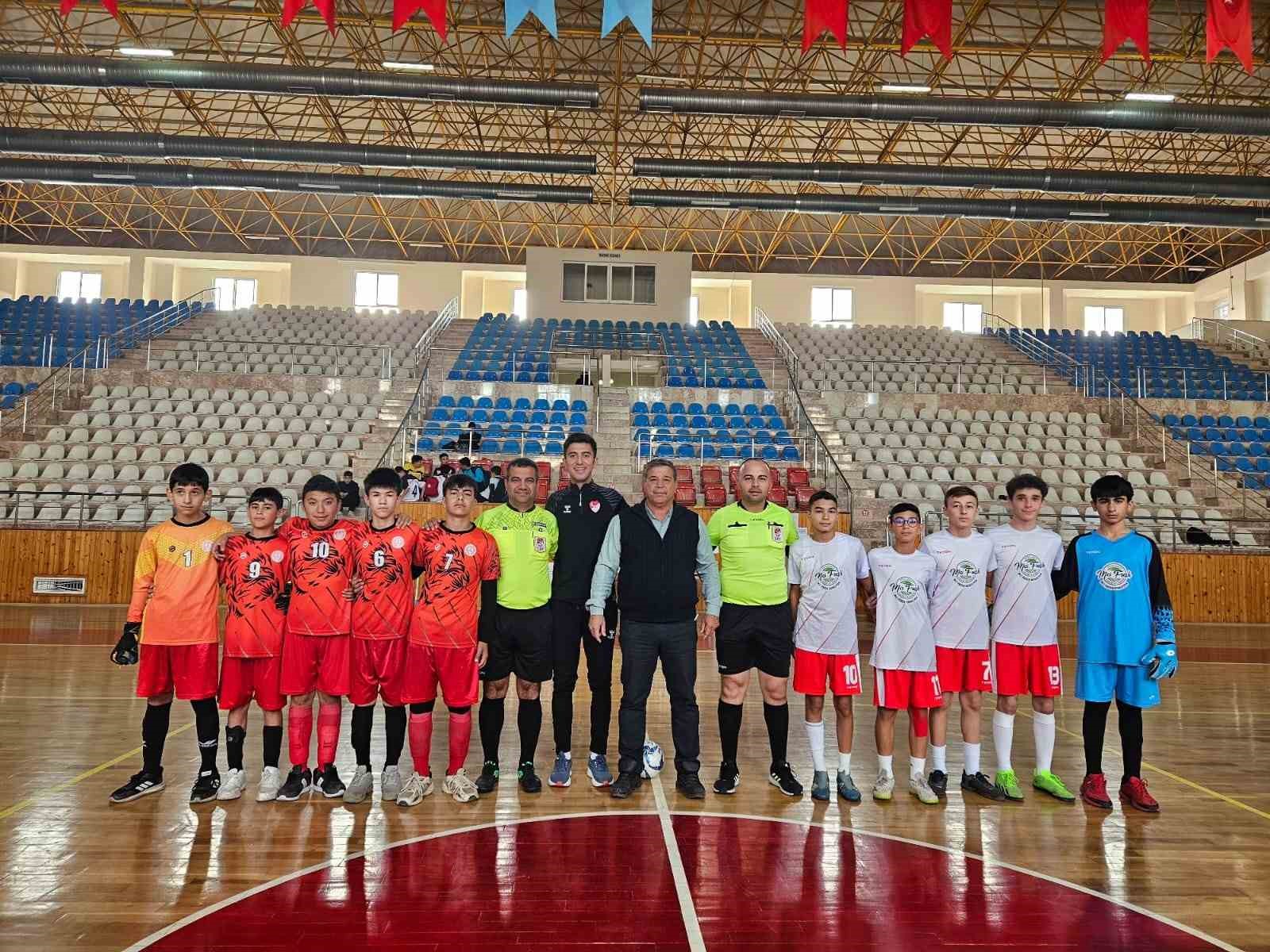 KUMLUCA'DA FUTSAL HEYECANI BAŞLADI