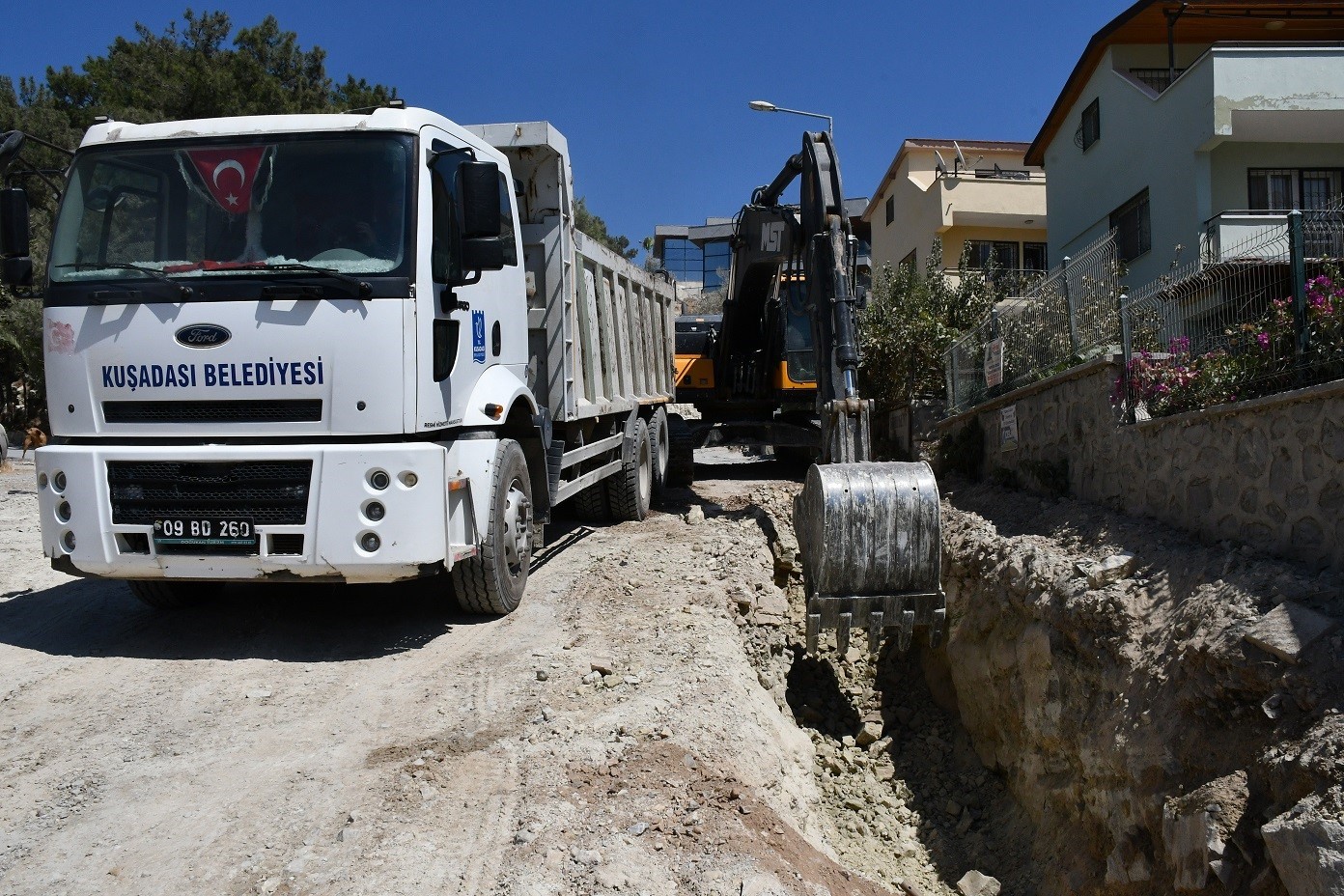 KUŞADASI'NA YENİ BİR SPOR TESİSİ KAZANDIRILIYOR