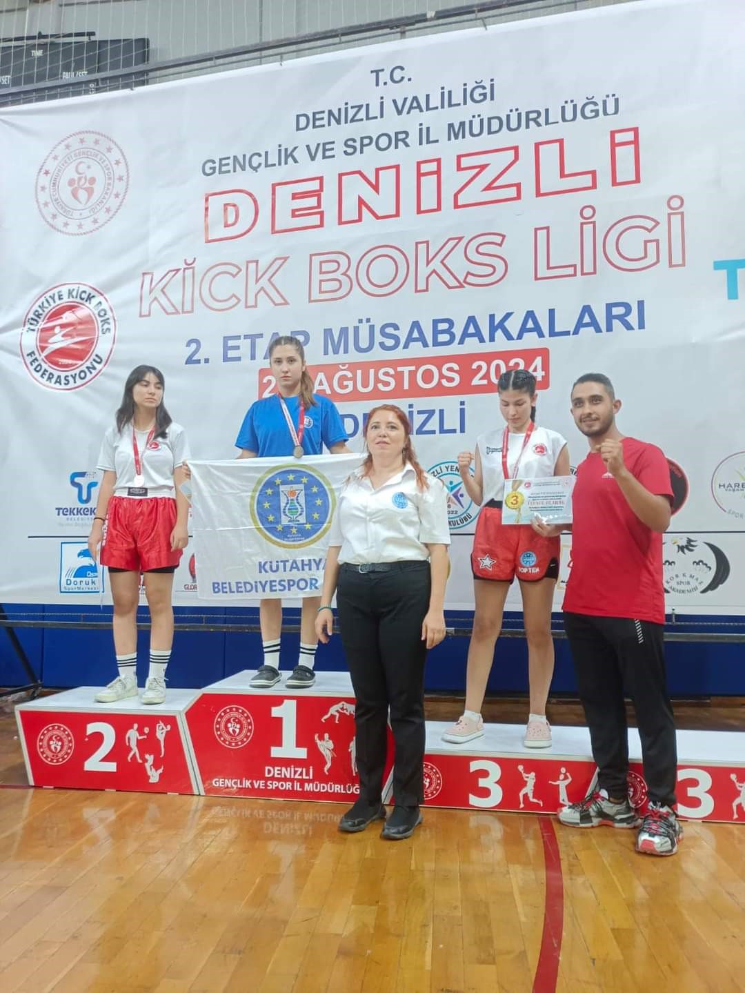 KÜTAHYA BELEDİYE SPOR KULÜBÜ GENÇ YETENEKLERİ ALTIN MADALYALARLA DÖNDÜ