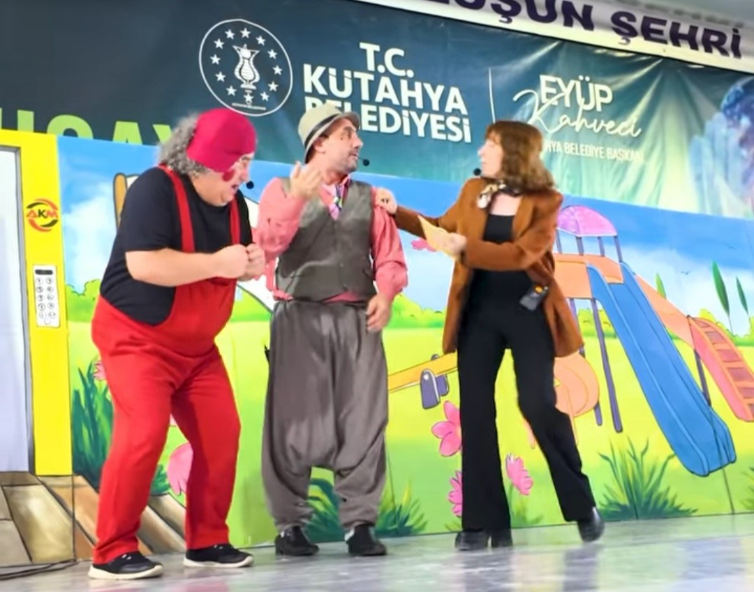 KÜTAHYA BELEDİYESİ VE AKM TEKNİK MUAYENE İŞBİRLİĞİYLE ÇOCUKLARA YÖNELİK TİYATRO ETKİNLİĞİ