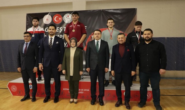Kütahya U-17 Güreş Türkiye Grup Müsabakaları Sonuçlandı