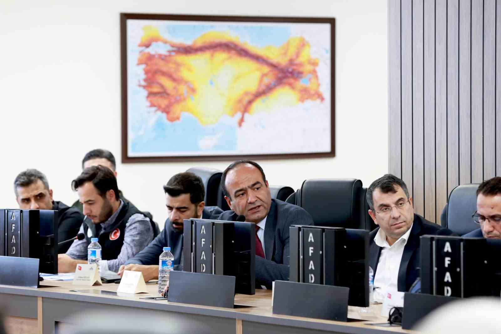 MALATYA DEPREMİ SONRASI İÇİŞLERİ BAKANI ALİ YERLİKAYA AÇIKLAMA YAPTI