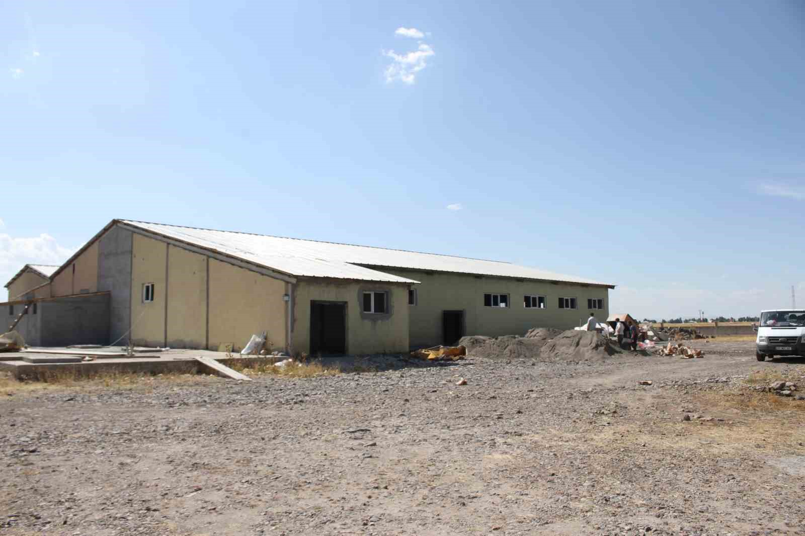 MALAZGİRTLİ GİRİŞİMCİLERDEN BÜYÜK YATIRIM: 200 KİŞİLİK TEKSTİL FABRİKASI KURULUYOR