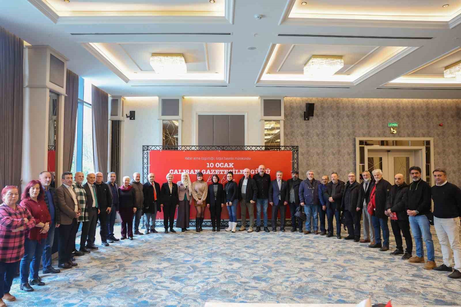MALTEPE BELEDİYE BAŞKANI ESİN KÖYMEN, MALTEPE'DE GÖREV YAPAN YEREL GAZETECİLERLE KAHVALTIDA BULUŞTU