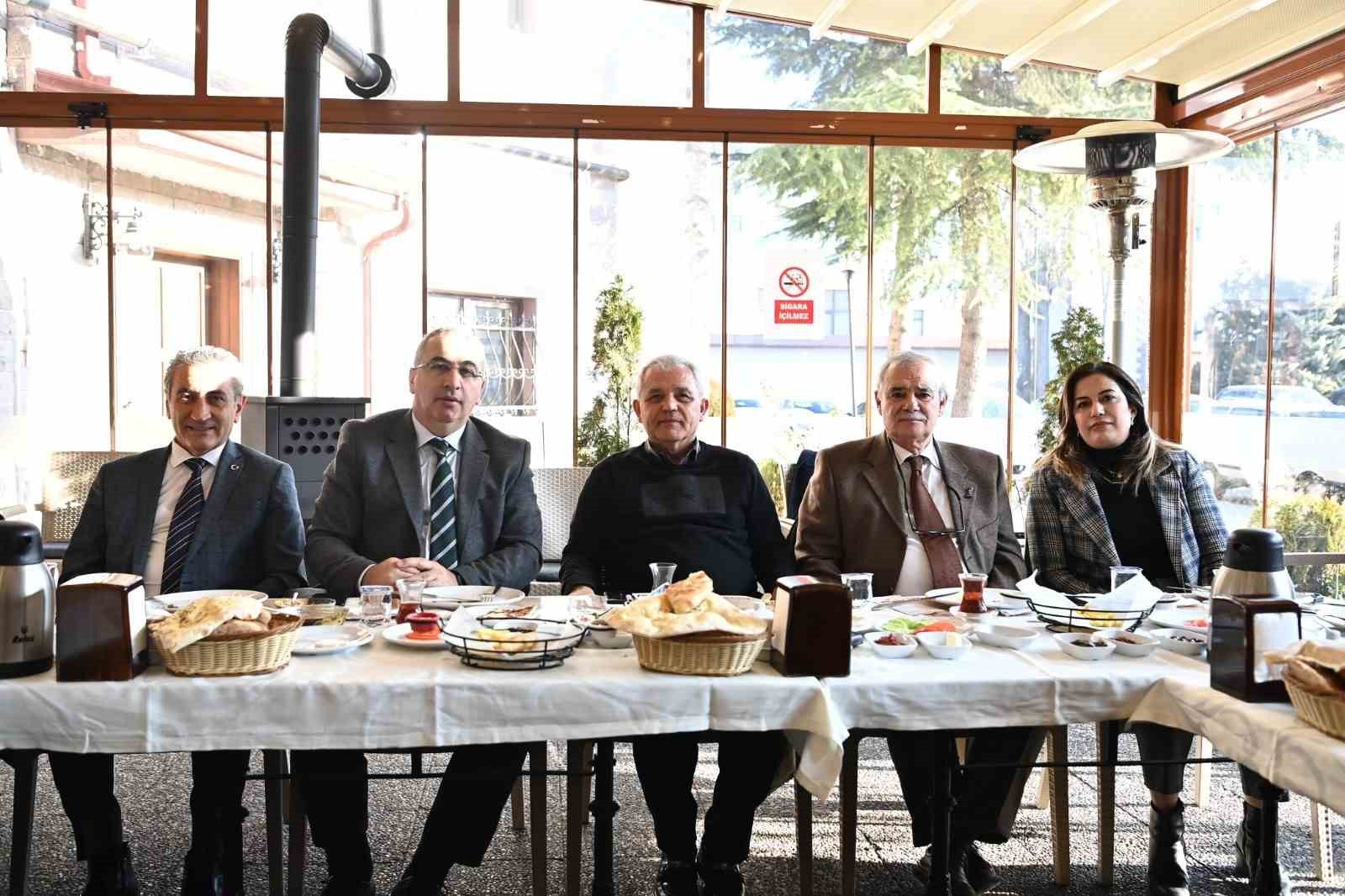 MAMAK BELEDİYE BAŞKANI BASIN MENSUPLARIYLA KAHVALTIDA BULUŞTU