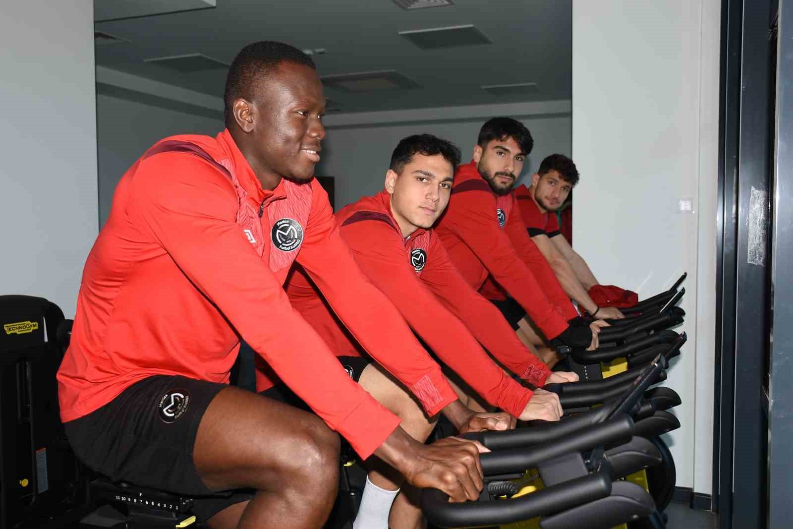 MANİSA FK FATİH KARAGÜMRÜK MAÇI HAZIRLIKLARINA BAŞLADI