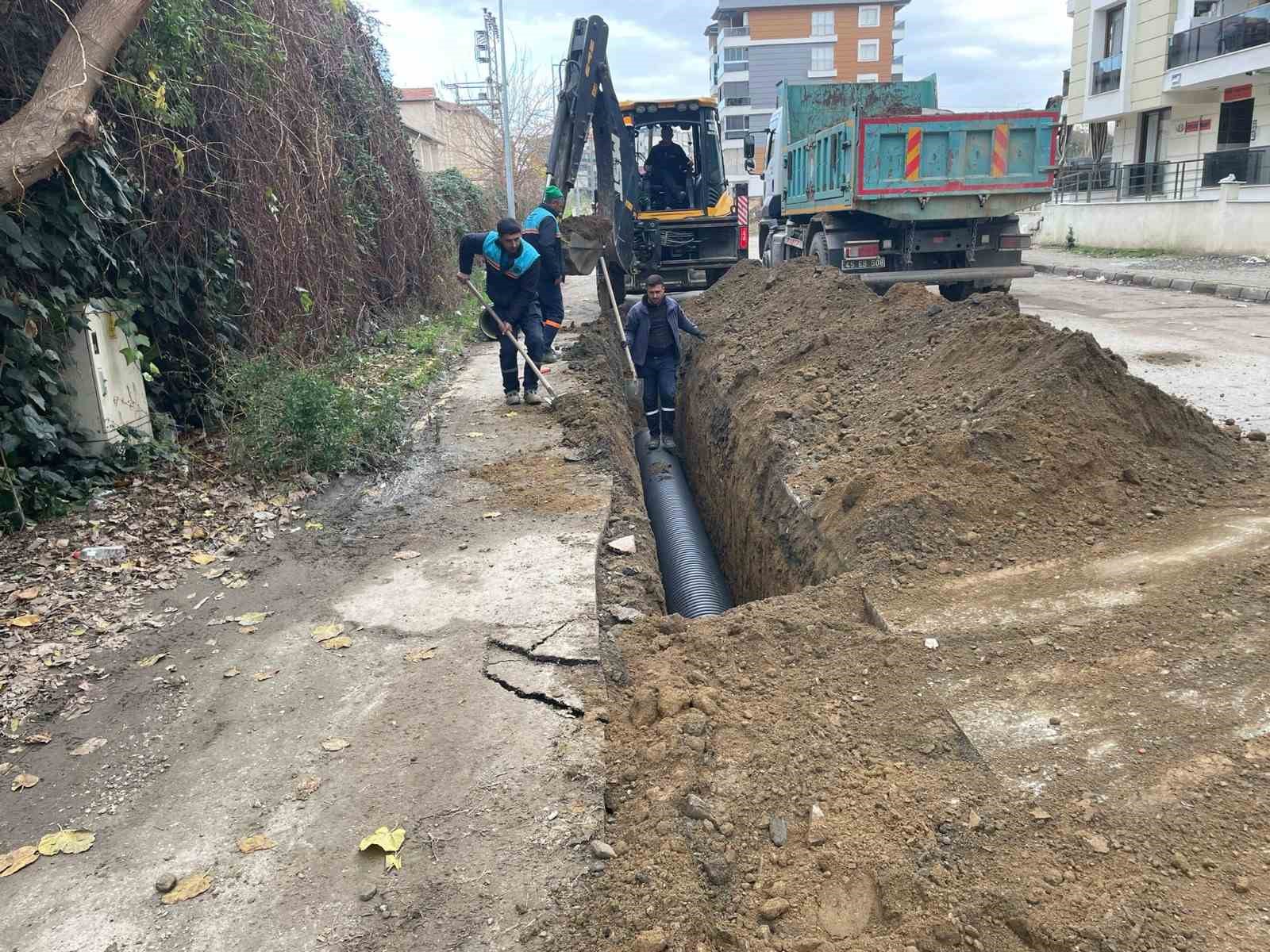 MANİSA MASKİ YAĞMUR SUYU HATTI ÇALIŞMASIYLA TAŞKIN SORUNUNU ÇÖZDÜ