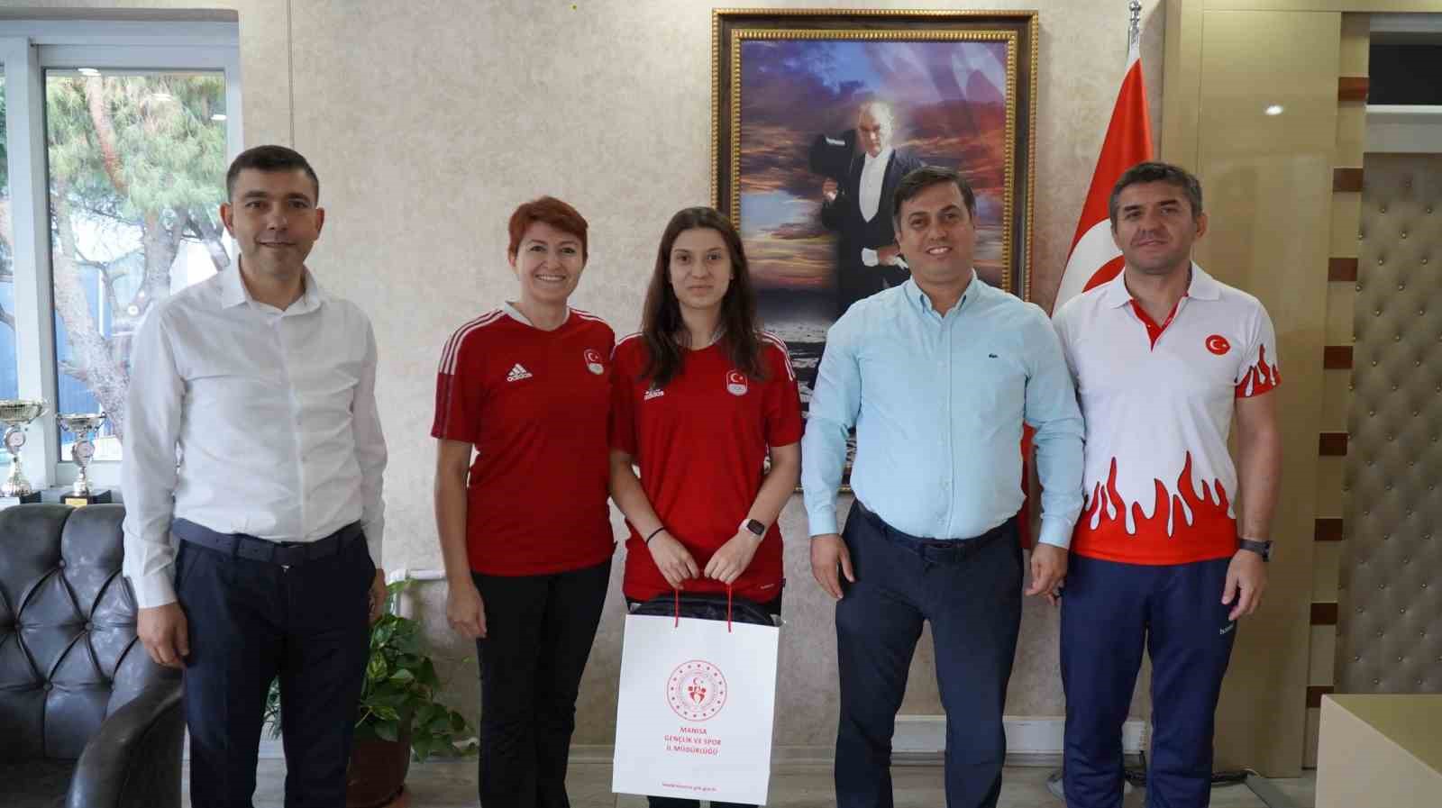 MANİSALI SPORCU RAVZA BODUR’A TEBRİK