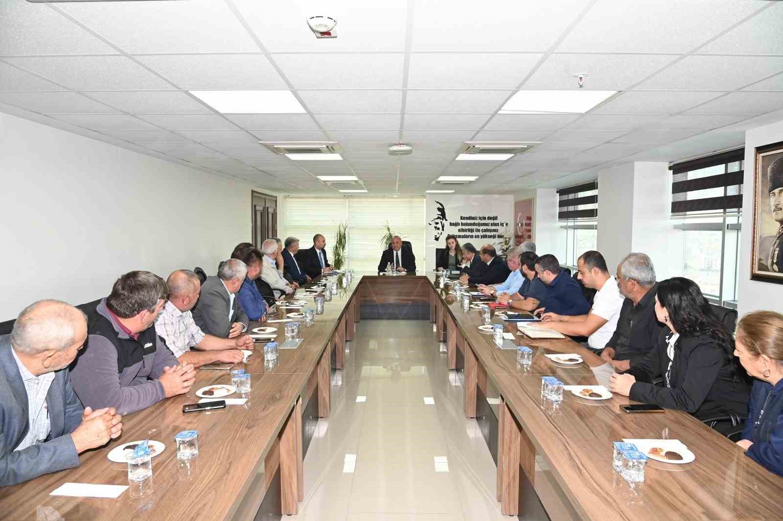 MASKİ GENEL MÜDÜRÜ MAHALLE MUHTARLARIYLA BİR ARAYA GELDİ