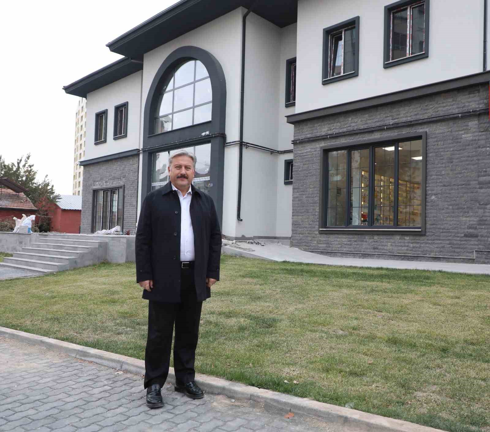 MELİKGAZİ BELEDİYESİ GENÇLER İÇİN YENİ BİR AKIL KÜPÜ KÜTÜPHANESİ AÇIYOR