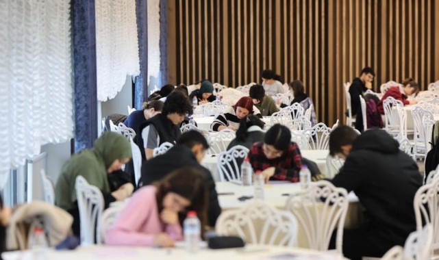 Merkezefendi Belediyesi Üniversiteye Hazırlanan Öğrencilere Ücretsiz Deneme Sınavları Düzenliyor