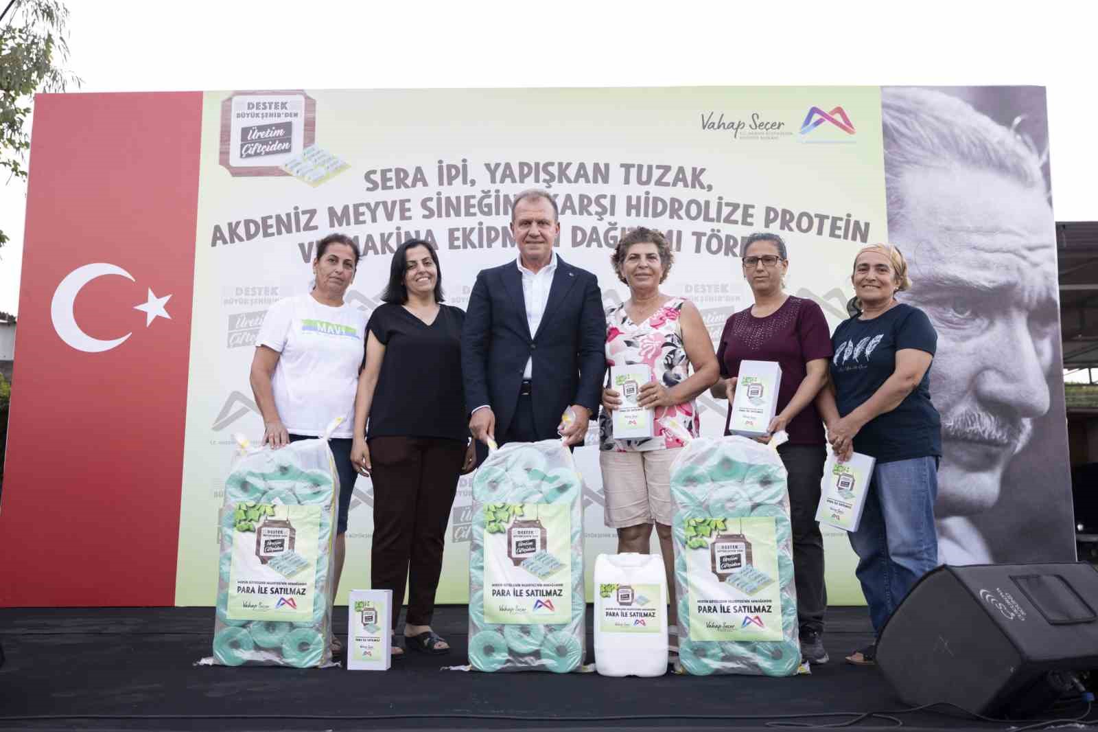 MERSİN BÜYÜKŞEHİR BELEDİYESİ ÇİFTÇİLERE TARIMSAL DESTEK VERMEYE DEVAM EDİYOR
