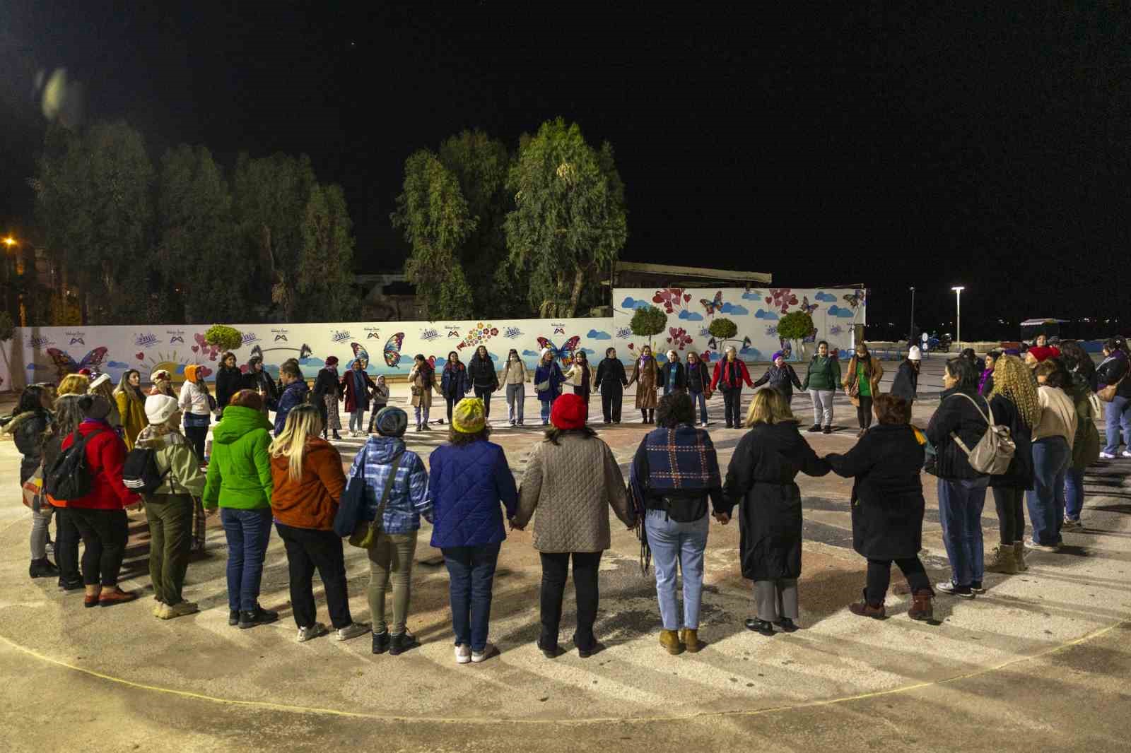 MERSİN BÜYÜKŞEHİR BELEDİYESİ KADINA YÖNELİK ŞİDDETE KARŞI ETKİNLİKLER DÜZENLEDİ